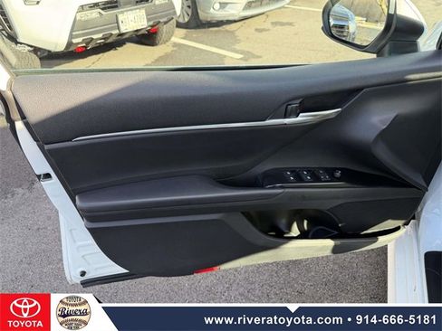 Used 2020 Toyota Camry LE image 10