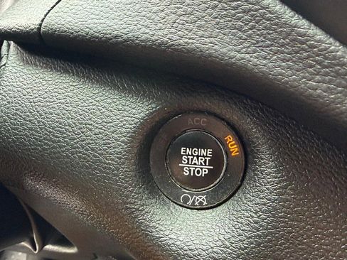 Used 2019 Jeep Cherokee Limited w/ Technology Group image 35