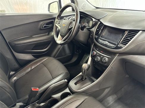 Used 2020 Chevrolet Trax LT w/ LT Convenience Package image 26