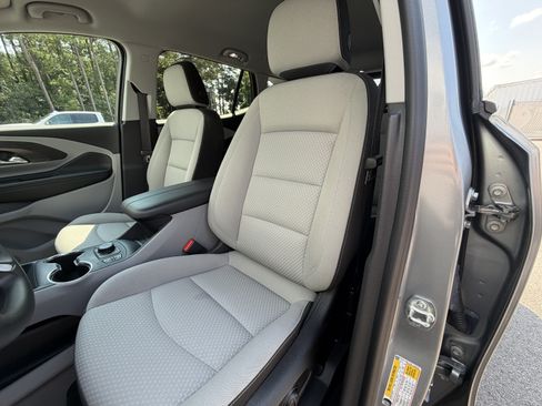 Used 2024 GMC Terrain SLE w/ Driver Convenience Package FWD image 15