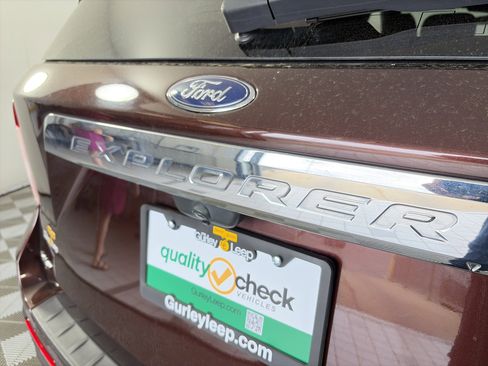 Used 2020 Ford Explorer XLT w/ Equipment Group 202A AWD/4WD image 17