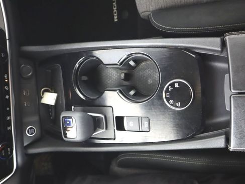 Used 2021 Nissan Rogue SV image 14