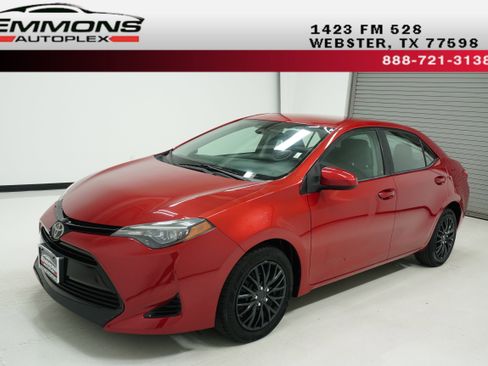 Used 2017 Toyota Corolla LE image 1