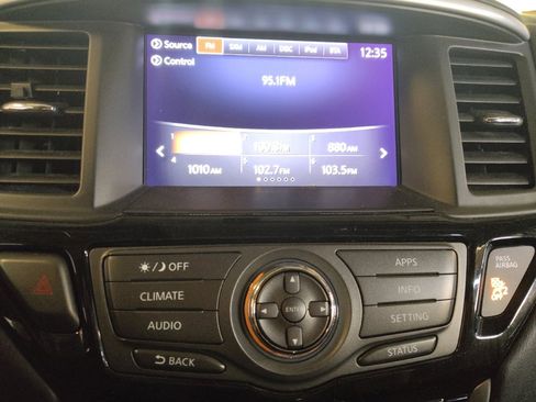 Used 2020 Nissan Pathfinder S image 25