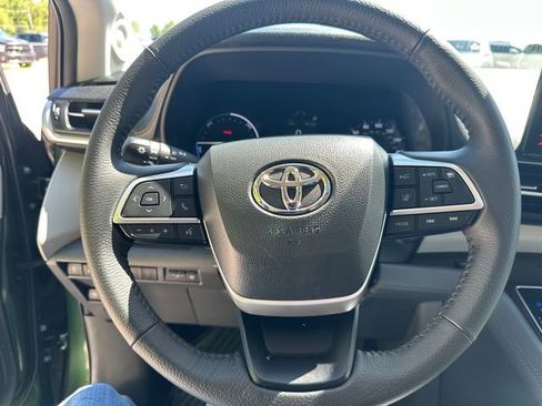 Used 2023 Toyota Sienna XLE w/ XLE Plus Package AWD/4WD image 32