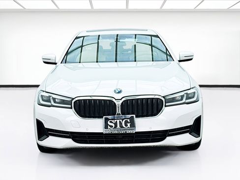Used 2023 BMW 530e w/ Premium Package image 2