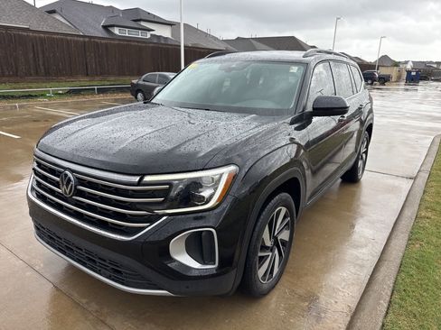 Used 2025 Volkswagen Atlas SE image 3