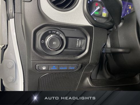 Used 2024 Jeep Wrangler Unlimited w/ Convenience Group AWD/4WD image 25