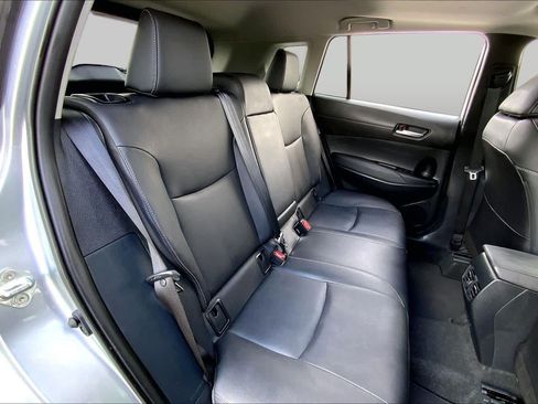 Used 2023 Toyota Corolla Cross XLE w/ Convenience Package FWD image 19