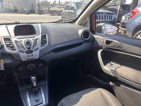 Used 2013 Ford Fiesta SE FWD image 13