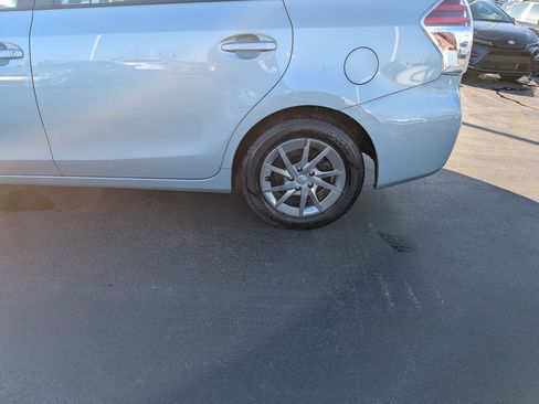 Used 2017 Toyota Prius V Two w/ Carpet Mat Package image 7