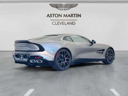 Used 2025 Aston Martin Vanquish RWD image 3
