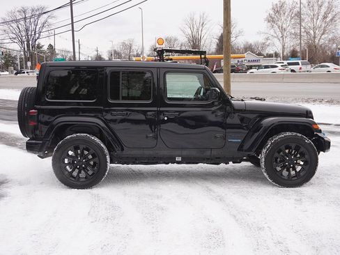 Used 2021 Jeep Wrangler Unlimited Sahara image 18