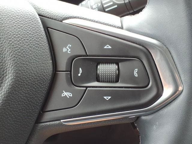 Used 2025 Chevrolet Trax LT w/ Driver Confidence Package FWD image 17