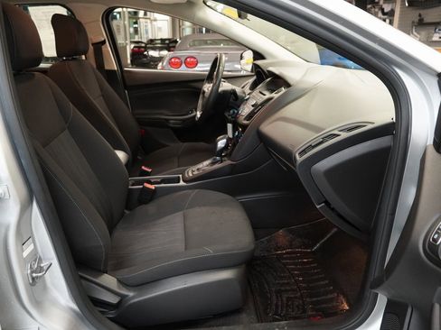 Used 2017 Ford Focus SE w/ SE Winter Package image 31