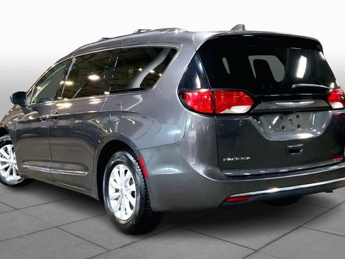 Used 2018 Chrysler Pacifica Touring-L image 11