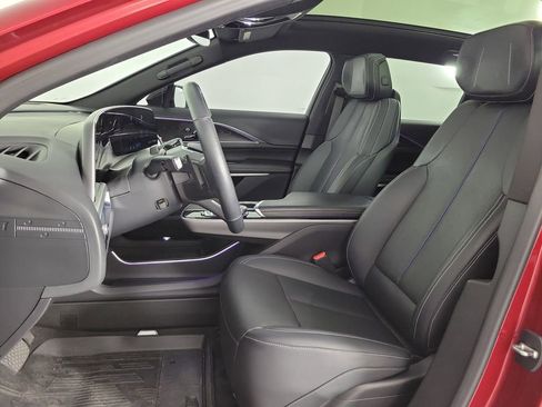 Used 2024 Cadillac Lyriq Luxury RWD image 16