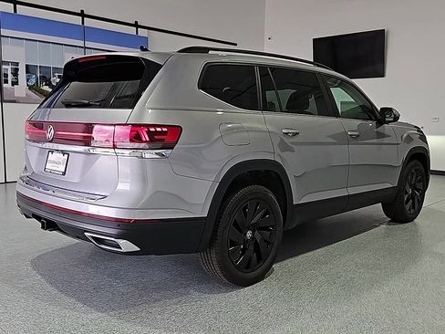 New 2026 Volkswagen Atlas SE FWD image 9