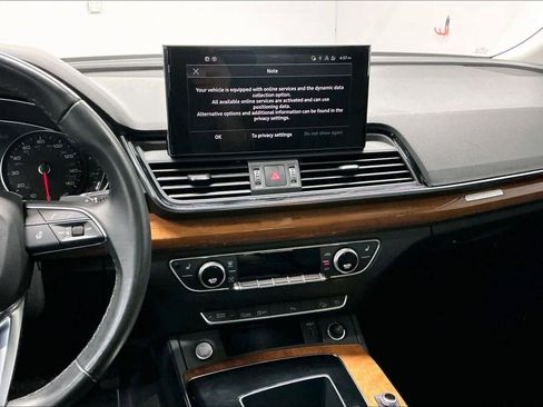 Used 2023 Audi Q5 Premium w/ Convenience Package image 9
