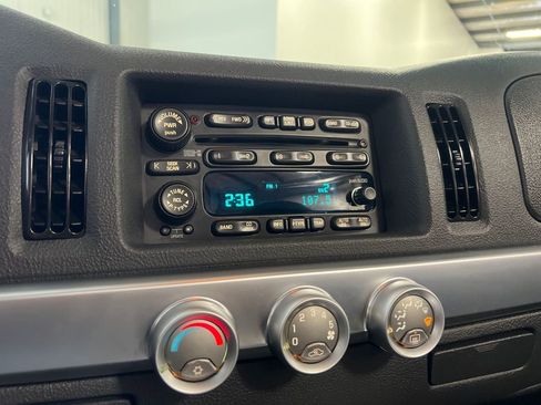 Used 2003 Chevrolet SSR w/ Preferred Equipment Group image 91