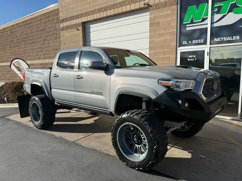 Used 2019 Toyota Tacoma TRD Sport image 8