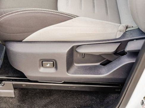 Used 2025 Toyota Tacoma TRD Off-Road image 25