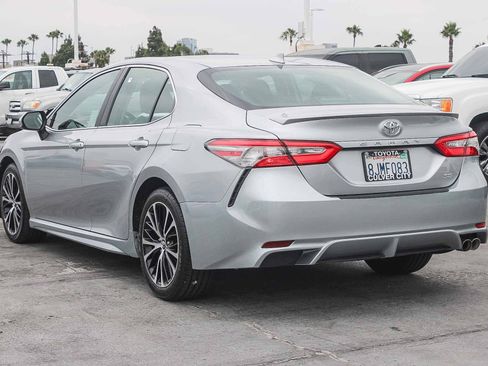 Used 2019 Toyota Camry SE w/ Carpet Mat Package FWD image 7