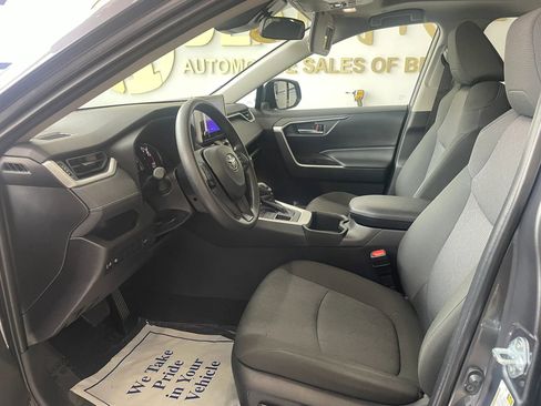 Used 2025 Toyota RAV4 XLE w/ Convenience Package image 16