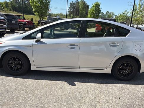 Used 2014 Toyota Prius Two image 11