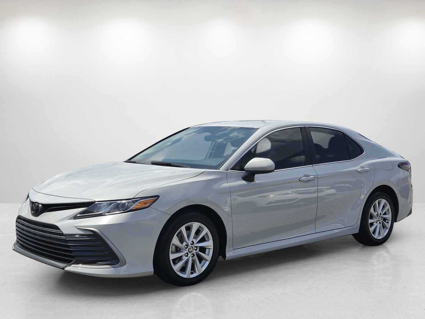 Used 2024 Toyota Camry LE FWD image 1