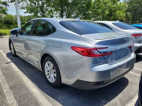 Used 2025 Toyota Camry LE w/ Convenience Package FWD image 4