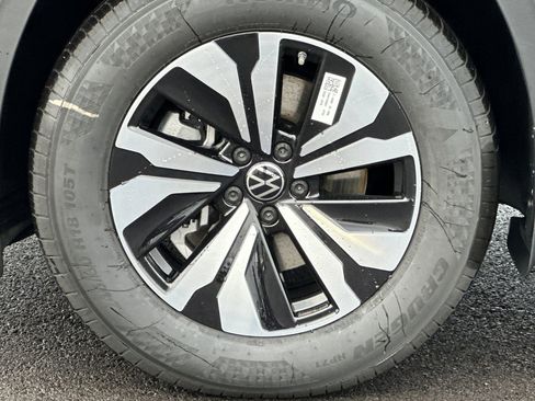 New 2025 Volkswagen Atlas Cross Sport SE image 23