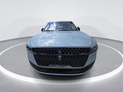 New 2025 Lincoln Navigator L Reserve image 3