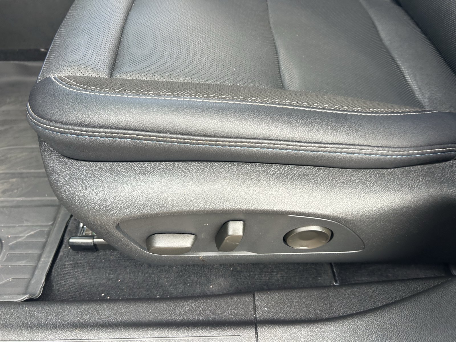 Certified 2024 Chevrolet Equinox EV LT FWD image 27