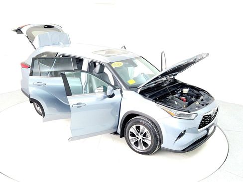 Certified 2021 Toyota Highlander XLE image 24