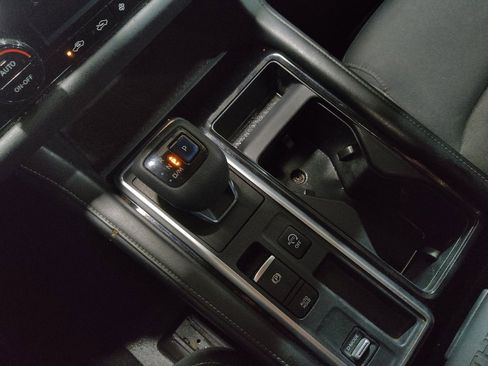 Used 2022 Nissan Pathfinder SV image 26