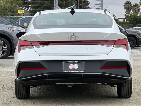 New 2026 Hyundai Elantra SE FWD image 7