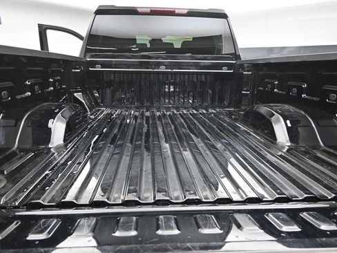 Used 2025 Chevrolet Silverado 2500 Custom w/ Custom Value Package image 9