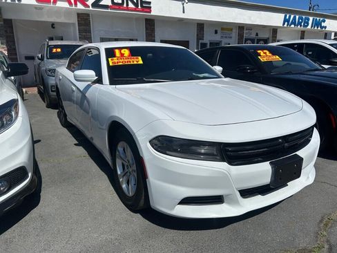 Used 2019 Dodge Charger SXT image 5