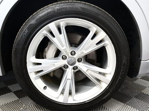 Used 2019 Audi Q8 Premium Plus w/ Premium Plus AWD/4WD image 23