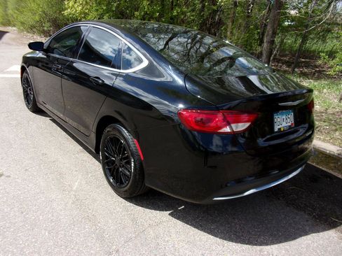 Used 2016 Chrysler 200 Limited FWD image 3