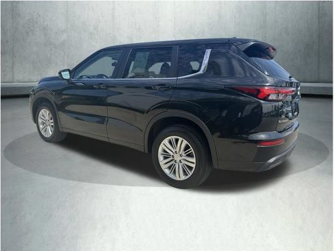 Used 2023 Mitsubishi Outlander ES AWD/4WD image 3