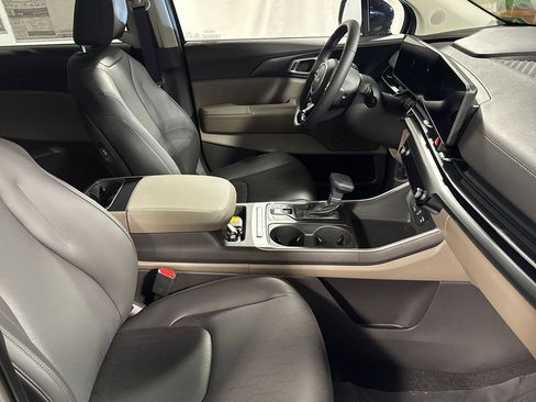 New 2026 Kia Carnival FWD image 30