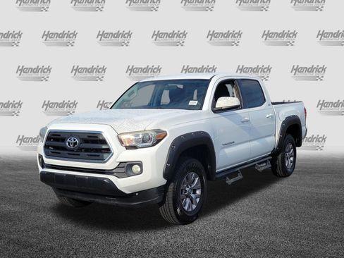 Used 2017 Toyota Tacoma SR5 w/ SR5 Appearance Package (SM) RWD image 3