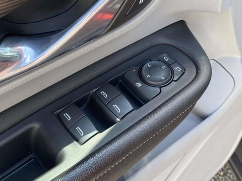 Used 2023 GMC Terrain SLE FWD image 15