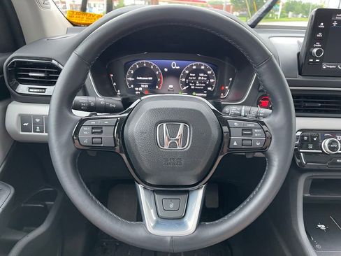 Used 2025 Honda Pilot Elite image 12