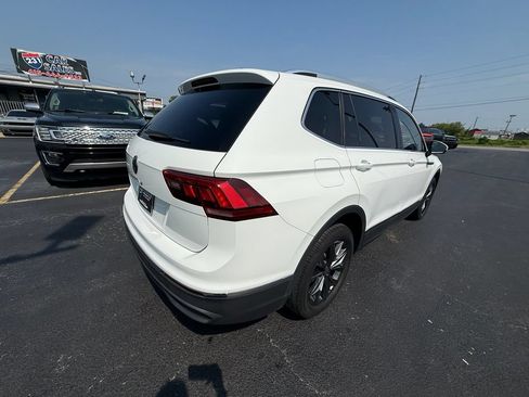 Used 2022 Volkswagen Tiguan SE FWD image 3
