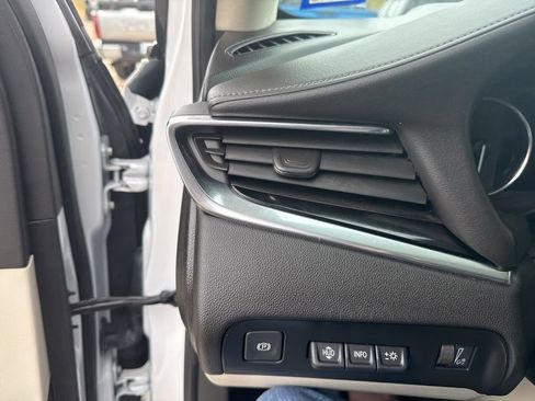 Used 2023 Buick Enclave Avenir image 10