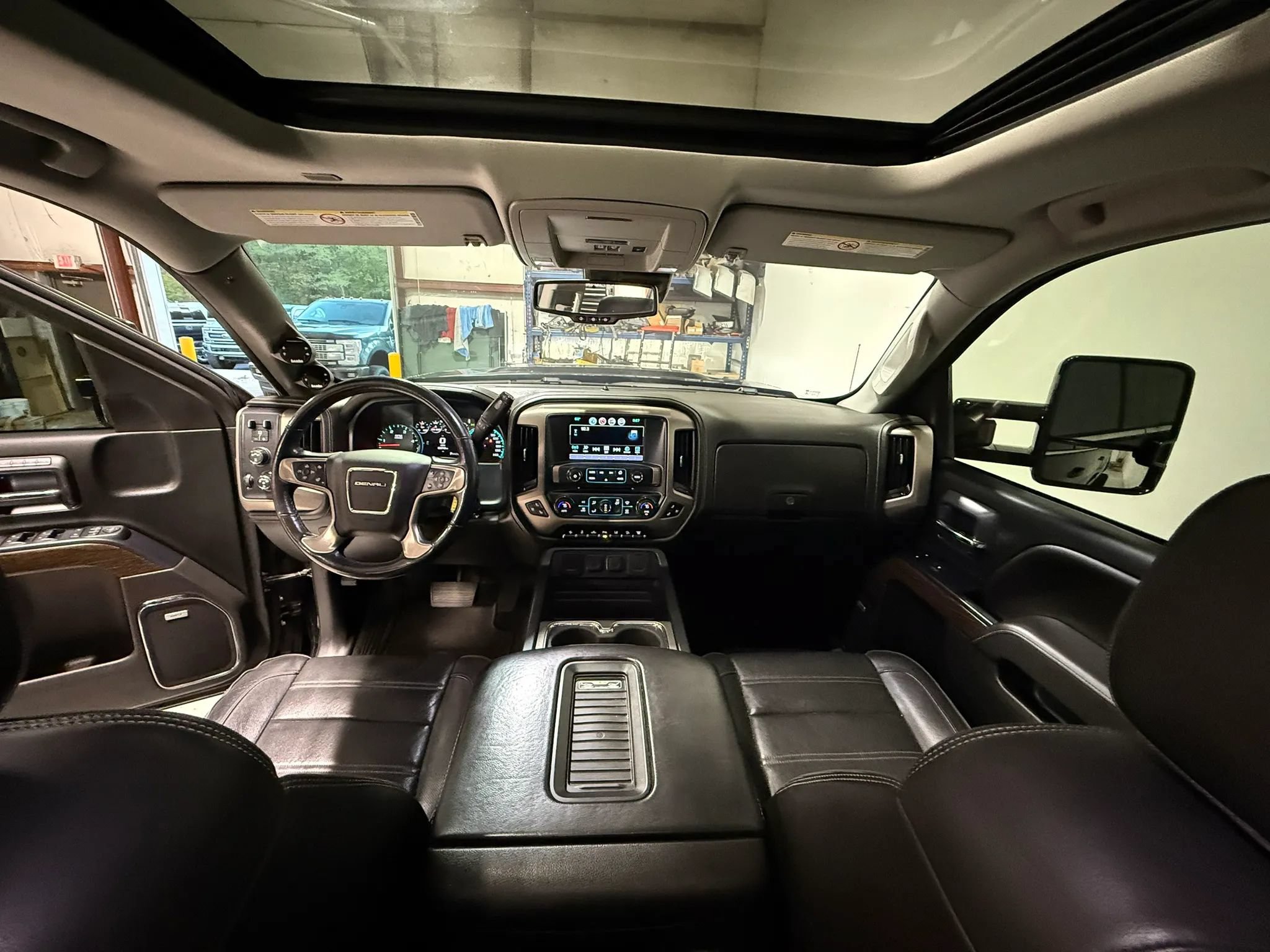Used 2018 GMC Sierra 2500 Denali w/ Duramax Plus Package AWD/4WD image 17
