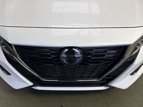 Used 2023 Nissan Sentra SR w/ SR Premium Package FWD image 27